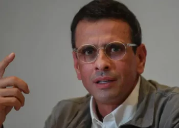 Capriles rechaza intervención militar en Venezuela y defiende la vía del diálogo