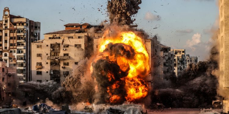 Israel intensifica la guerra con una ofensiva terrestre en Gaza