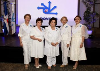 ADOVOHS celebra su 52 aniversario con emotivo almuerzo en Santo Domingo