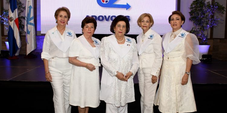 ADOVOHS celebra su 52 aniversario con emotivo almuerzo en Santo Domingo