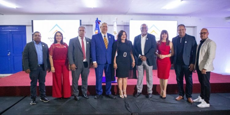 Junior McDougal asume como secretario general de Adompretur Santiago