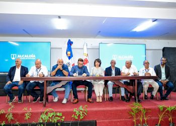 Conferencia “Siembra tu Pueblo” impulsa conciencia ambiental en empleados municipales de Santiago