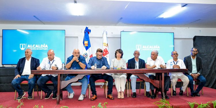 Conferencia “Siembra tu Pueblo” impulsa conciencia ambiental en empleados municipales de Santiago