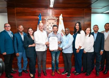 Santiago honra a Manny Pérez con título de Hijo Adoptivo