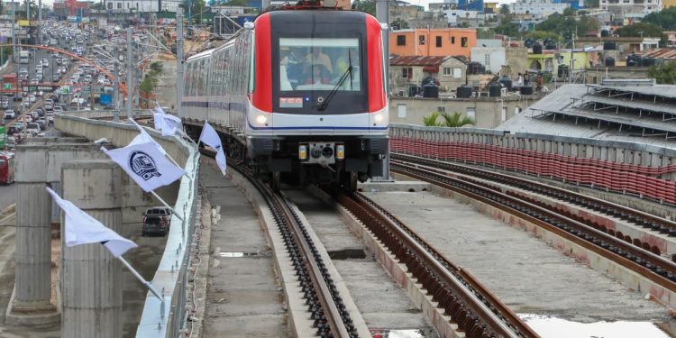 Abinader supervisa con éxito pruebas de la Línea 2C del Metro de Santo Domingo