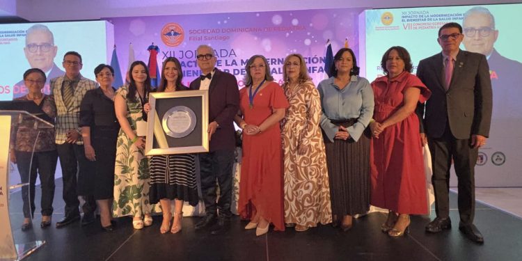 Pediatras de Santiago impulsan humanización y modernización en la atención infantil