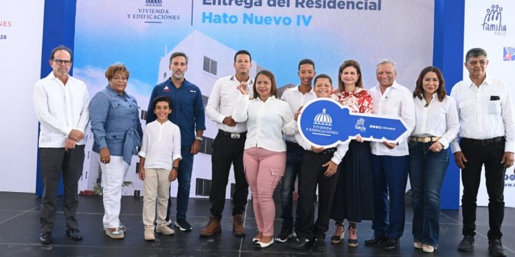 Banreservas impulsa acceso a viviendas con entrega de 608 apartamentos en Hato Nuevo
