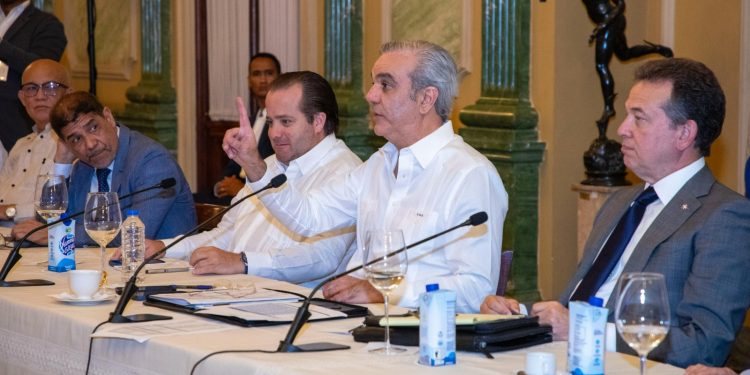 Sectores productivos respaldan el rumbo económico tras reunión con Abinader