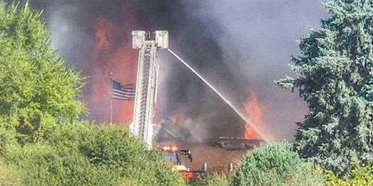 Tiroteo e incendio sacuden iglesia mormona en Michigan