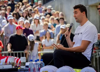 FBI intensifica búsqueda del asesino de Charlie Kirk y llama a colaboración ciudadana
