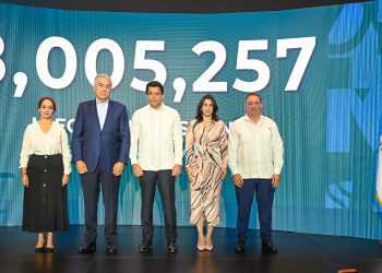 Turismo dominicano alcanza nuevo récord con más de 8 millones de visitantes hasta agosto
