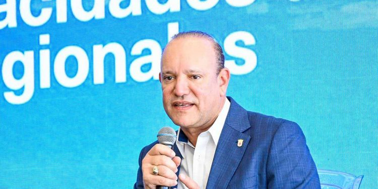 Ulises Rodríguez resalta descentralización y autonomía fiscal como clave del desarrollo municipal
