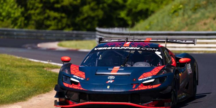 Verstappen rompe su propio récord con un histórico tiempo en Nürburgring