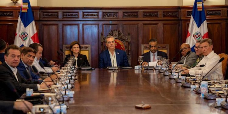 Gobierno destaca transformación nacional con más de 600 mil millones en obras