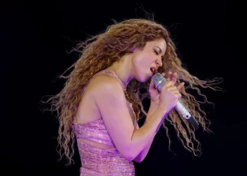 Shakira celebra premio a “Soltera” con mensaje de empoderamiento femenino