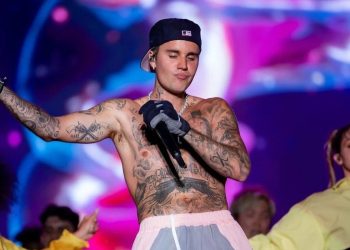Justin Bieber reaparece escuchando a El Alfa tras rumores sobre su salud mental