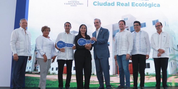 Abinader consolida su política de vivienda digna con más de 20 mil hogares entregados en todo el país