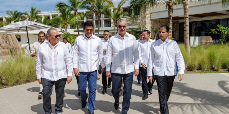 Abinader inaugura hotel en Miches y afirma que el municipio ya es una realidad del turismo dominicano