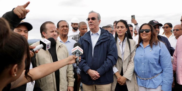 Abinader inspecciona presas del Cibao ante el paso del huracán Melissa