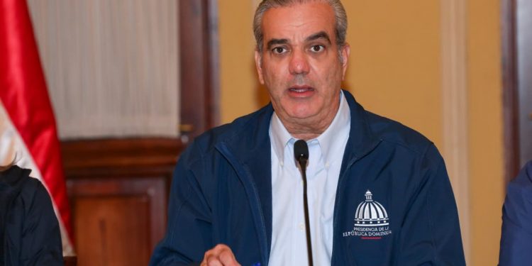Gobierno mantiene suspensión de labores en 12 provincias en alerta roja por tormenta Melissa