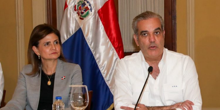 Abinader ordena suspensión de docencia y labores por 48 horas ante impacto de tormenta Melissa