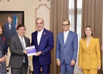 Abinader recibe propuesta de la CEPAL para fortalecer la protección social en RD