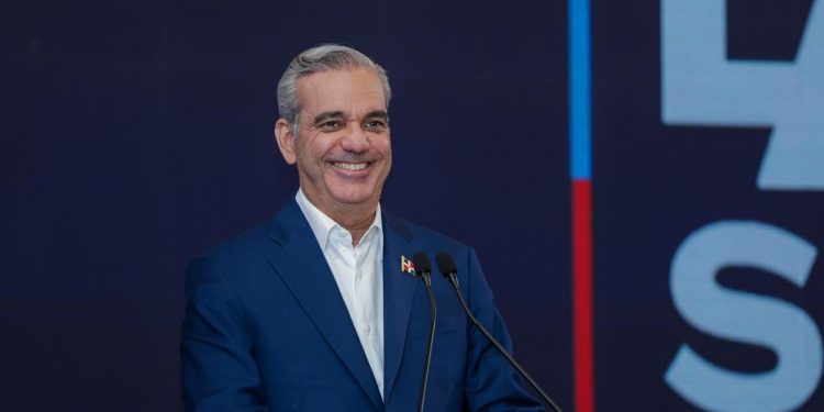 Presidente Abinader resalta solidez del sistema financiero y avances en inclusión ciudadana