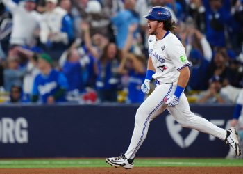 Toronto arrasa con poder histórico: Addison Barger y Alejandro Kirk brillan en paliza a los Dodgers en el Juego 1 de la Serie Mundial