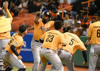 Águilas Cibaeñas mantienen su invicto tras vencer a los Toros del Este 11-4 en La Romana