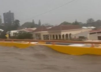 Fuertes lluvias provocan alerta preventiva en Santiago