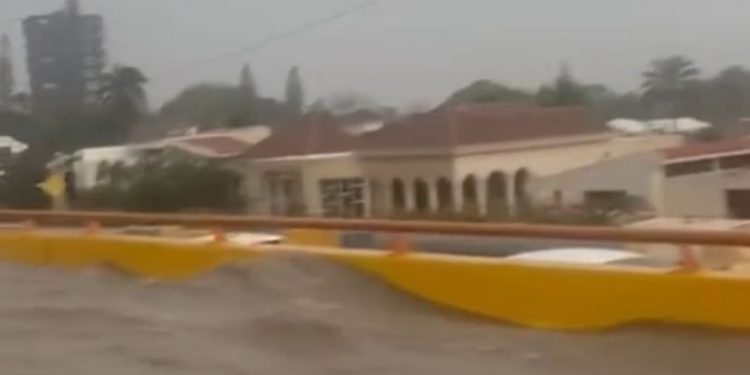 Fuertes lluvias provocan alerta preventiva en Santiago