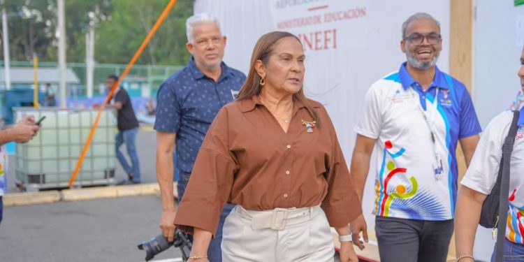 Gobernadora Ana Xiomara Cortés resalta beneficios de los Juegos Escolares en San Francisco