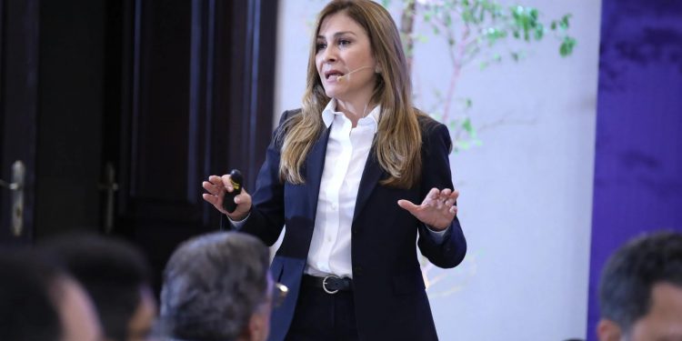 Carolina Mejía celebra llegada de Leah Francis Campos como nueva embajadora de EE. UU.