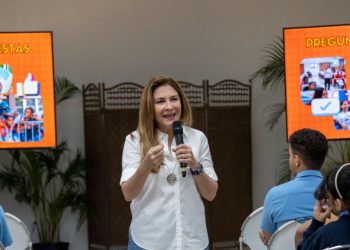 Carolina Mejía motiva a estudiantes de Arroyo Hondo a ser guardianes del medio ambiente