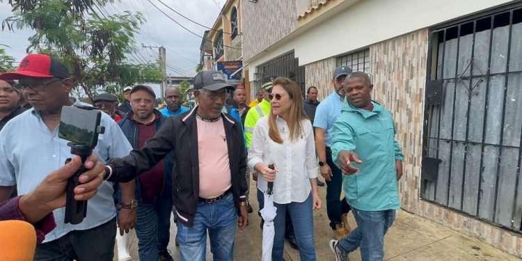 Carolina Mejía supervisa trabajos preventivos de la Alcaldía del DN en La Ciénaga y Villa Juana ante efectos de la tormenta Melissa