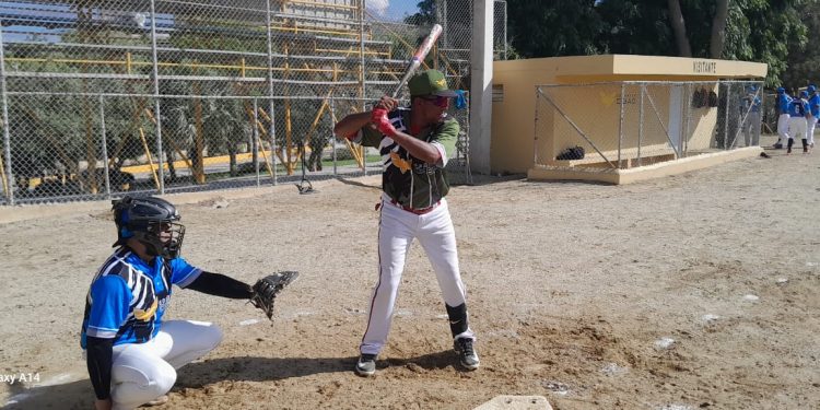 Cibao Mix mantiene el liderato en el torneo de softbol de Cementos Cibao