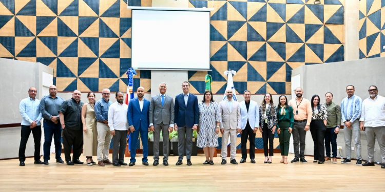 Coraasan y Utesa promueven cultura de sostenibilidad hídrica en la juventud