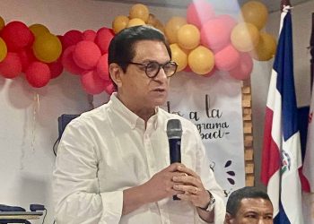 Senador Daniel Rivera resalta legado histórico y compromiso legislativo en 50 años de Santiago Oeste