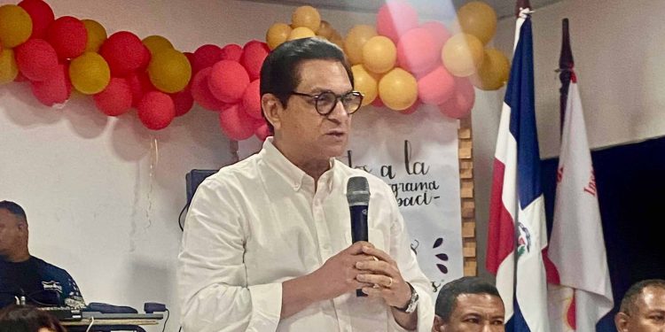Senador Daniel Rivera resalta legado histórico y compromiso legislativo en 50 años de Santiago Oeste
