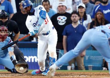 Dodgers aprovechan error de Filadelfia y aseguran pase a la Serie de Campeonato