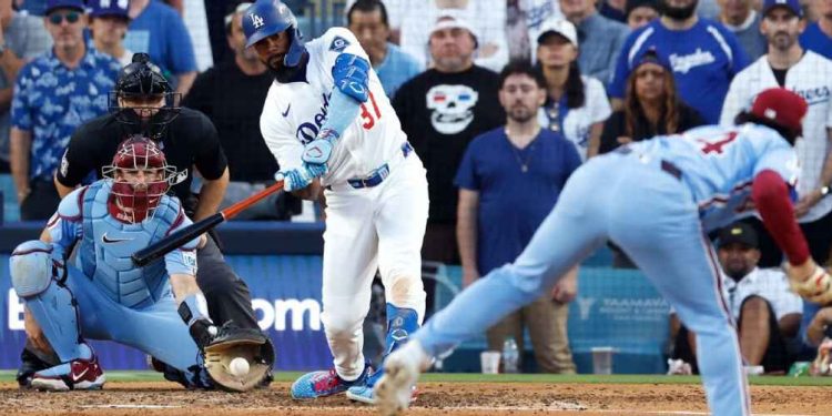 Dodgers aprovechan error de Filadelfia y aseguran pase a la Serie de Campeonato