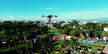 Dron de CrecerLab realiza su primera operación real con éxito durante evento en el Jardín Botánico