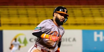 Toros del Este aplastan a las Águilas Cibaeñas con una ofensiva de 17 imparables en el Estadio Cibao