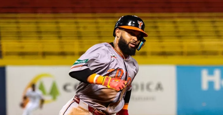 Toros del Este aplastan a las Águilas Cibaeñas con una ofensiva de 17 imparables en el Estadio Cibao