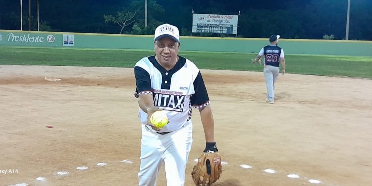 Serie final del softbol de Emitaxi inicia con intensa paridad