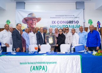Hipólito Mejía defiende dignificación del profesional agropecuario