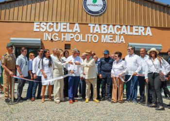 Hipólito Mejía recibe homenaje en Santiago con la inauguración de la Escuela Tabacalera que lleva su nombre