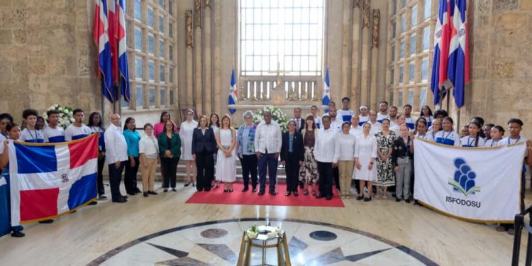 ISFODOSU inaugura la Cátedra Salomé Ureña en honor al 175 aniversario del natalicio de la insigne poeta y educadora
