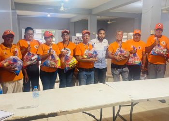Jhonattan Erick coordina acciones con la Defensa Civil y entrega alimentos a voluntarios ante el paso de la tormenta Melissa