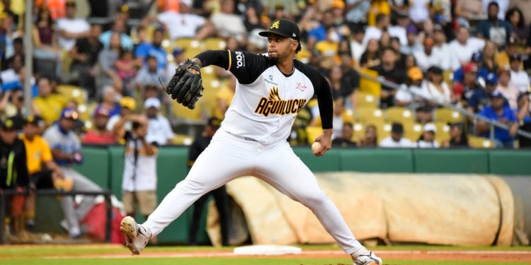 Águilas Cibaeñas dominan al Licey con blanqueada 4-0 en el Estadio Cibao